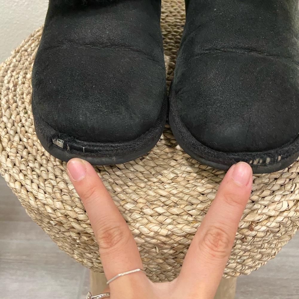 Black uggs - Picture 5 of 7